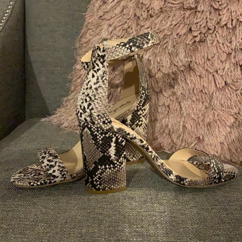 Brown /tan size 8 quipid snake heels , never worn , ankle  strap